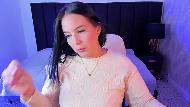 Snapshot of camiladuke7 chatting on 09/24/25, 07:39 camiladuke7 online show from 09/24/25, 07:39