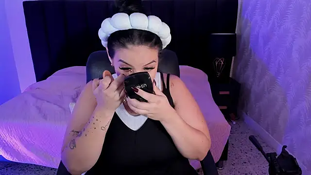 Snapshot of camiladuke7 chatting on 11/19/25, 07:36 camiladuke7 online show from 11/19/25, 07:36