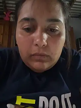 Snapshot of Ayee23-3 chatting on 11/25/25, 04:29 Ayee23-3 online show from 11/25/25, 04:29