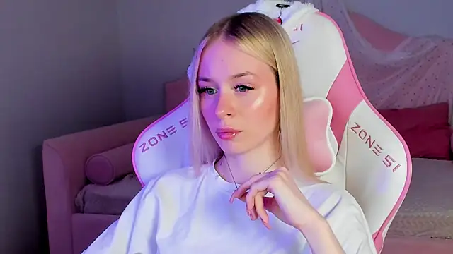 MiaGraces online show from 11/17/25, 05:19