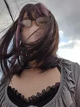 Snapshot of takusaki223 chatting on 10/28/25, 03:54 takusaki223 online show from 10/28/25, 03:54