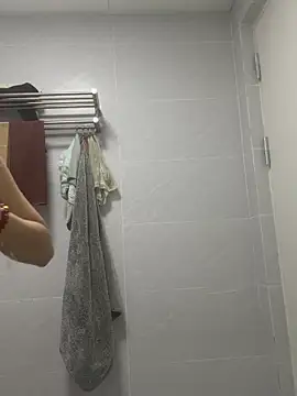 uiui521 online show from 09/19/25, 04:18