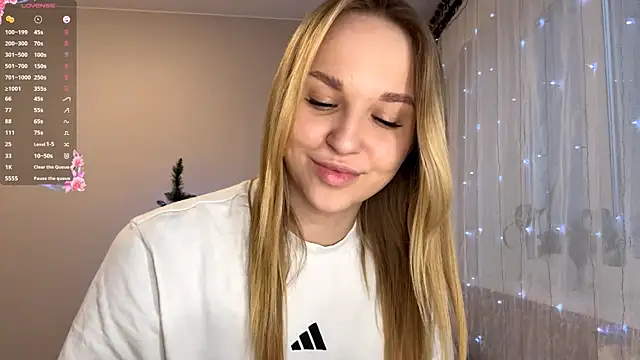 TanekaBoitel online show from 12/21/25, 01:18