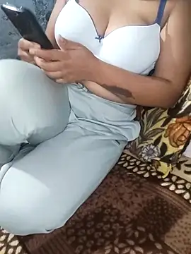 Snapshot of Adadhana_Cam chatting on 12/16/25, 11:59 Adadhana Cam online show from 12/16/25, 11:59