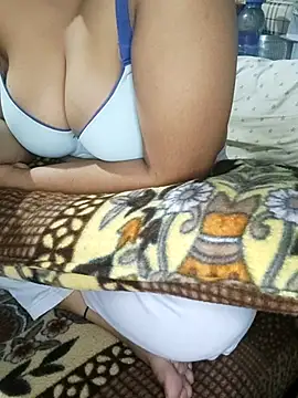 Snapshot of Adadhana_Cam chatting on 12/17/25, 09:59 Adadhana Cam online show from 12/17/25, 09:59