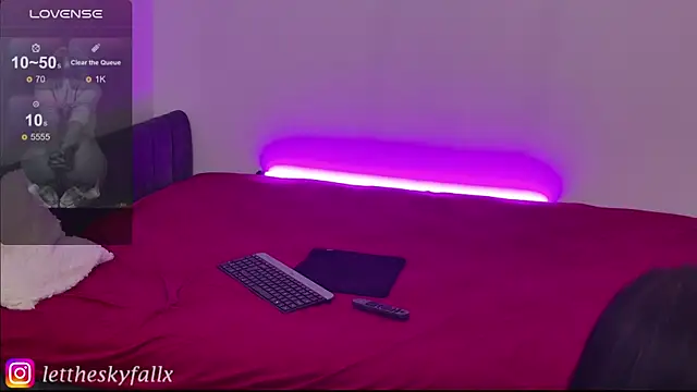 Snapshot of lettheskyfallx chatting on 11/16/25, 12:38 lettheskyfallx online show from 11/16/25, 12:38