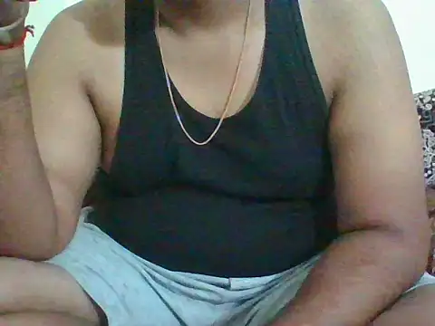 Snapshot of mr_plum1 chatting on 11/30/25, 04:49 mr plum1 online show from 11/30/25, 04:49