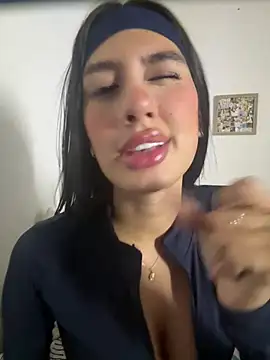 Snapshot of Julieta_Duque chatting on 06/16/26, 03:31 Julieta Duque online show from 06/16/26, 03:31