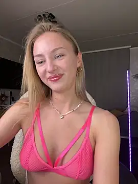 Snapshot of Mally_Say chatting on 10/28/25, 07:49 Mally Say online show from 10/28/25, 07:49