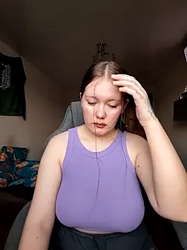 Snapshot of yanderephobia chatting on 12/17/25, 11:00 yanderephobia online show from 12/17/25, 11:00