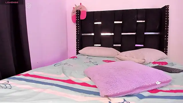 DAYANNAVELEZ online show from 04/17/26, 02:42