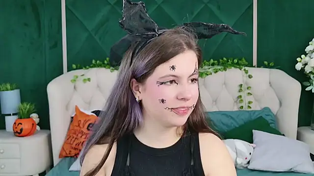 Snapshot of Akira_Halls chatting on 10/31/25, 09:49 Akira Halls online show from 10/31/25, 09:49