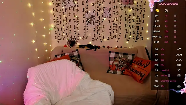 LinaBlossom  online show from 10/29/25, 09:33