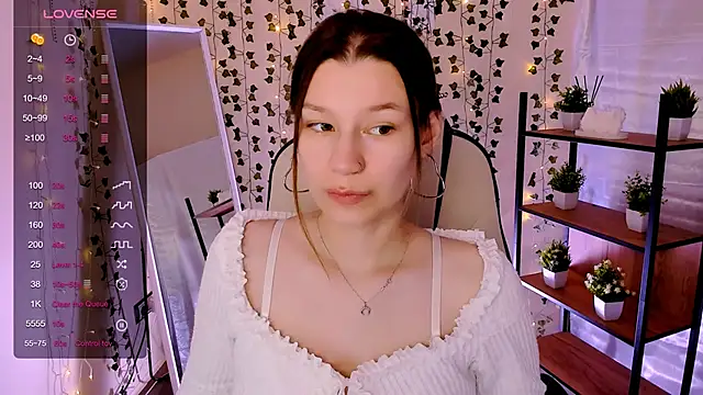 LinaBlossom  online show from 05/19/26, 06:42