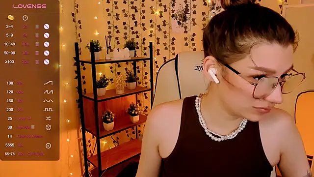 Snapshot of LinaBlossom_ chatting on 06/23/26, 02:31 LinaBlossom online show from 06/23/26, 02:31