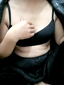 Snapshot of Norah-h chatting on 12/18/25, 02:01 Norah-h online show from 12/18/25, 02:01