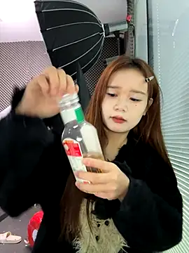 YY-27 online show from 10/23/25, 04:45