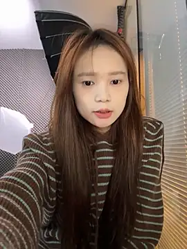 YY-27 online show from 10/28/25, 05:11