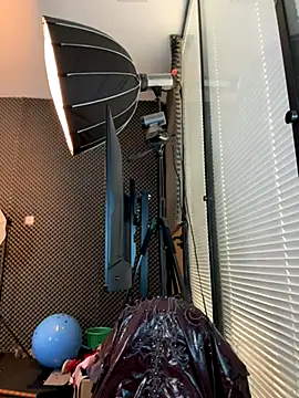 YY-27 online show from 11/14/25, 06:45