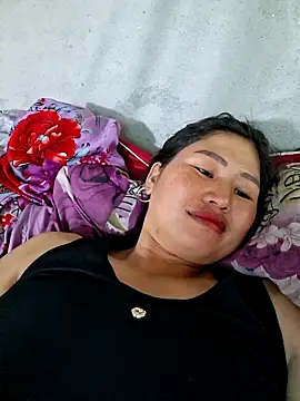 Snapshot of diamond-- chatting on 06/22/26, 06:32 diamond-- online show from 06/22/26, 06:32