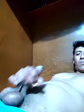 Snapshot of Carlos27hot chatting on 11/21/25, 09:19 Carlos27hot online show from 11/21/25, 09:19