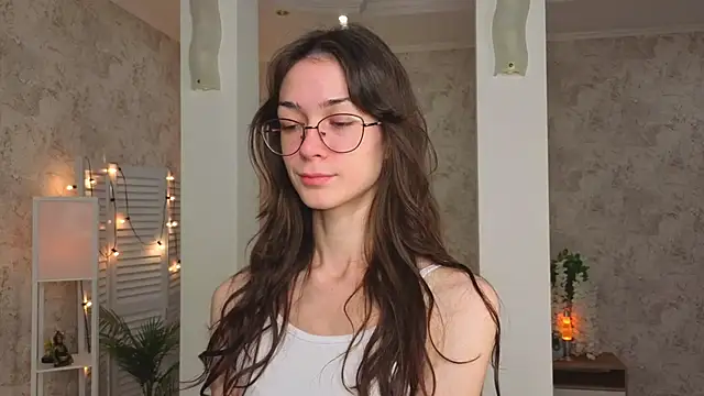 Snapshot of ReneeLippeatt chatting on 10/04/25, 07:23 ReneeLippeatt online show from 10/04/25, 07:23