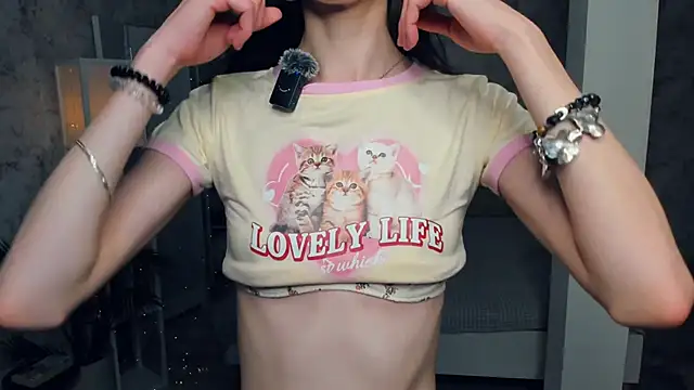 ReneeLippeatt online show from 12/04/25, 07:22