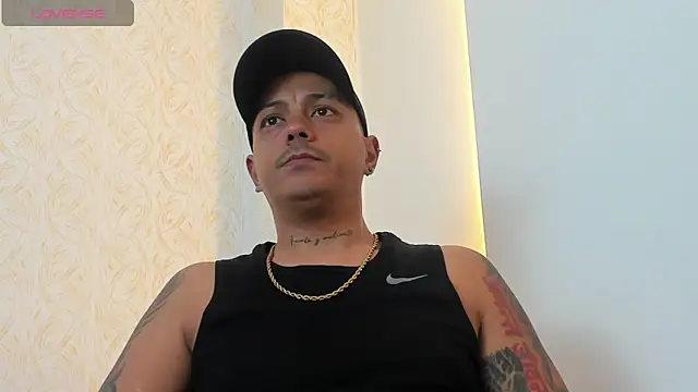 Snapshot of MaximoHall86 chatting on 10/11/25, 12:15 MaximoHall86 online show from 10/11/25, 12:15