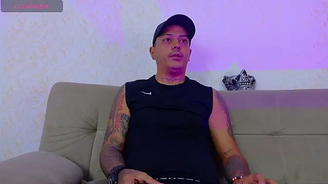 Snapshot of MaximoHall86 chatting on 11/01/25, 11:56 MaximoHall86 online show from 11/01/25, 11:56