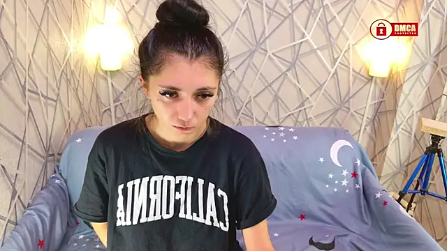 Charming LIA online show from 11/06/25, 05:14