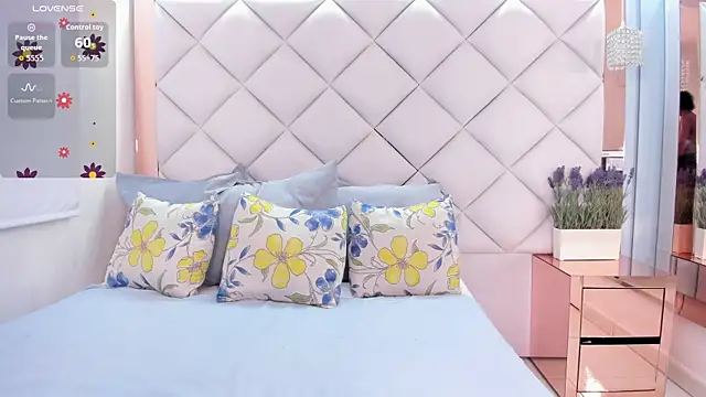 Snapshot of carlafontaine chatting on 10/22/25, 05:13 carlafontaine online show from 10/22/25, 05:13