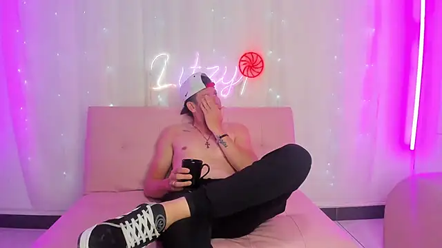 Snapshot of Pink1_ chatting on 10/08/25, 06:38 Pink1 online show from 10/08/25, 06:38