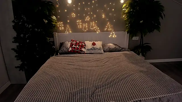 AlinaLiii online show from 12/17/25, 09:10