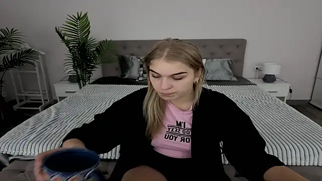 AlinaLiii online show from 03/20/26, 06:40