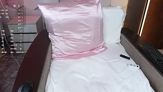 HottieEmma online show from 04/08/26, 12:38