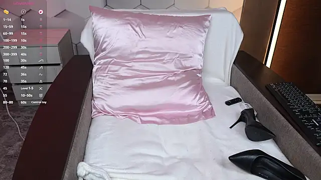 HottieEmma online show from 04/09/26, 12:21