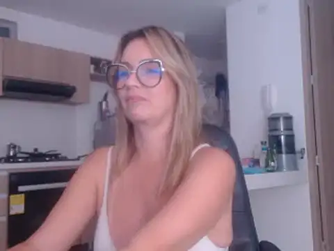 LovePaula online show from 02/09/25, 02:06