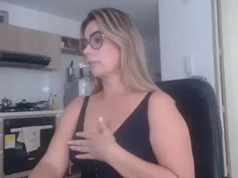 LovePaula online show from 03/05/25, 10:21