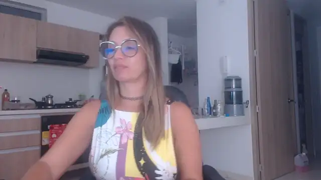 LovePaula online show from 10/19/25, 01:39