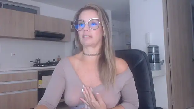 LovePaula online show from 10/25/25, 11:07