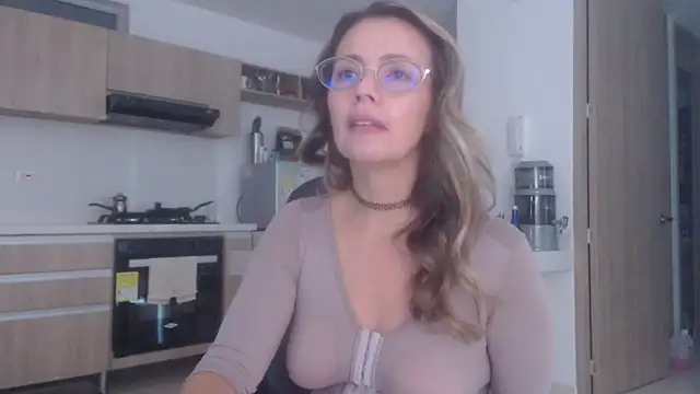 LovePaula online show from 12/15/25, 11:47