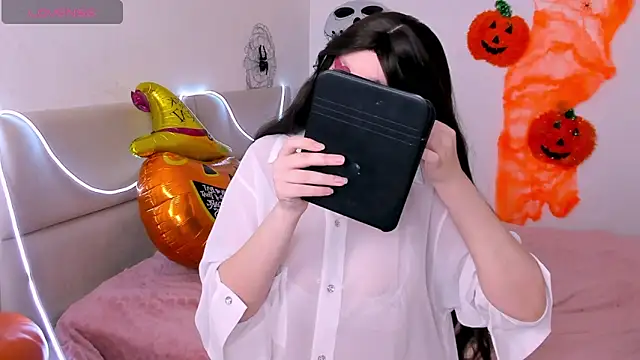 AishaAysitt online show from 10/31/25, 03:18