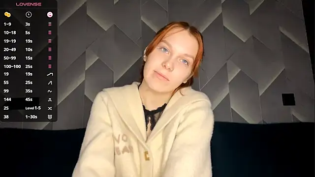 Snapshot of FoxLina chatting on 11/22/25, 07:35 FoxLina online show from 11/22/25, 07:35