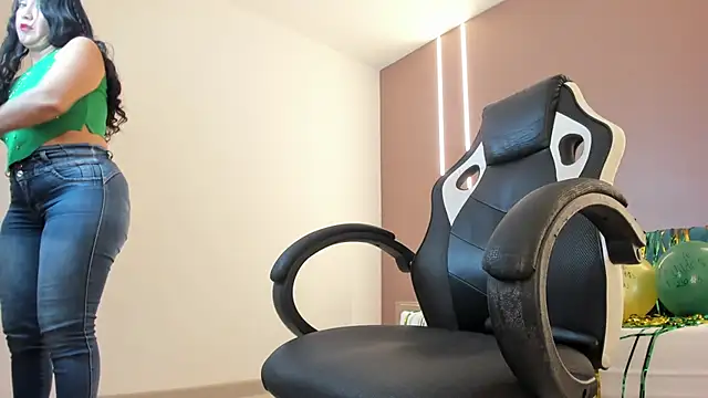 zoee zi online show from 03/17/26, 08:23