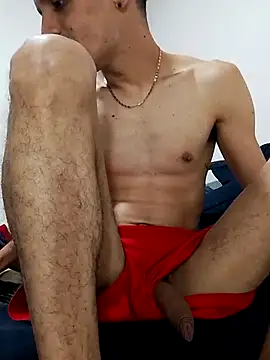 Snapshot of LATINO27CM chatting on 10/13/25, 02:33 LATINO27CM online show from 10/13/25, 02:33