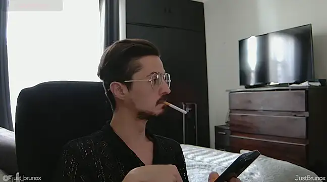 Snapshot of JustBrunox chatting on 03/19/25, 08:11 JustBrunox online show from 03/19/25, 08:11