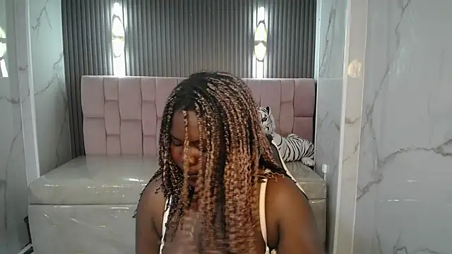 Snapshot of Soffia_b chatting on 10/11/25, 03:17 Soffia b online show from 10/11/25, 03:17