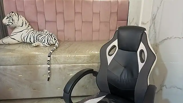 Snapshot of Soffia_b chatting on 10/15/25, 03:06 Soffia b online show from 10/15/25, 03:06