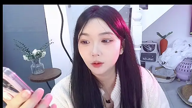 Snapshot of Miao-Maimiao chatting on 12/18/25, 12:55 Miao-Maimiao online show from 12/18/25, 12:55