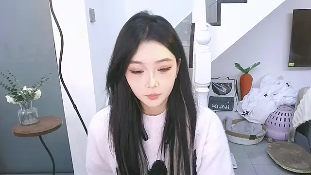 Snapshot of Miao-Maimiao chatting on 12/19/25, 12:56 Miao-Maimiao online show from 12/19/25, 12:56